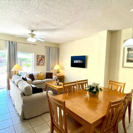 Attractive Townhome Near Disney